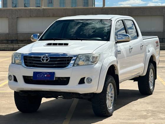 TOYOTA HILUX 3.0 SRV 4X4 CD 16V TURBO INTERCOOLER DIESEL 4P AUTOMÁTICO TOYOTA HILUX 3.0 SRV 4X4 CD 16V TURBO INTERCOOLER DIESEL 4P AUTOMÁTICO